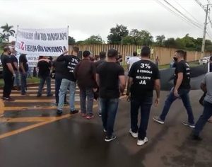 Servidores protestam em visita de Ratinho Junior a Londrina