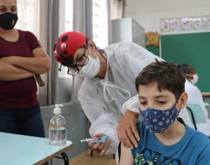 Início de vacinação infantil nos distritos tem quase 100% de adesão