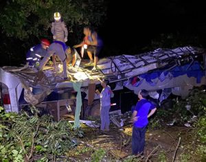 Dez pessoas morrem em grave acidente de ônibus no Norte do Paraná