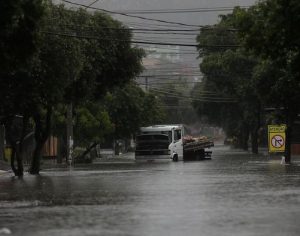 Chuvas já deixam 9 mortos no RJ; pessoas estão desaparecidas