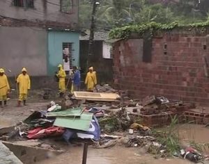 Chega a 120 o número de mortes causadas por chuvas em Pernambuco