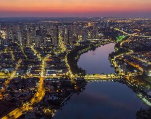 Registro incrível da noite em Londrina