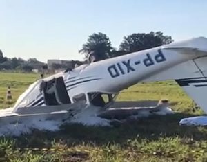 Uma pessoa morre e duas ficam feridas na queda de avião em Arapongas