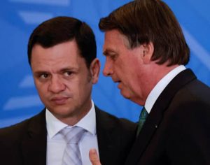 Bolsonaro esteve com ministro da Justiça no dia da ligação de Milton Ribeiro
