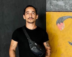Artista londrinense formado na UEL expõe no Museu do Louvre em Paris