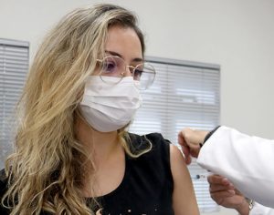 Londrina libera primeiras doses de vacina bivalente para maiores de 18 anos
