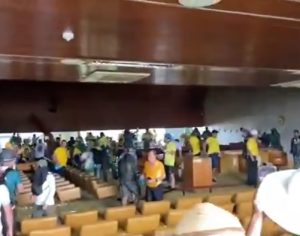 Vândalos bolsonaristas invadem e depredam prédio do STF; veja vídeos