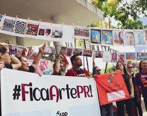 Após protestos, governo decide manter aulas de Arte nas escolas do Paraná