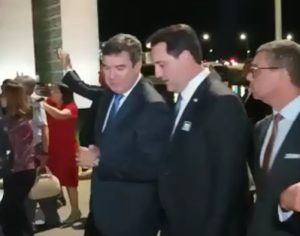 Ratinho Jr participa de reunião entre governadores e Lula em Brasília