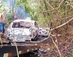 Acusado de matar mulher queimada vai responder por feminicídio