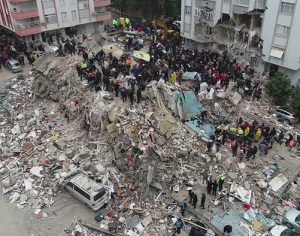 Terremoto deixa mais de 1.500 mortos na Turquia e na Síria