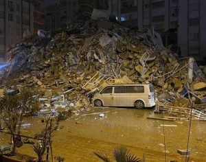 Chega a 3 mil o número de mortos após terremotos na Turquia e Síria