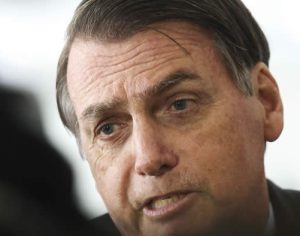 Moraes determina apreensão do passaporte de Bolsonaro para evitar fuga