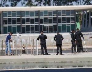 Lula manda retirar grades do Palácio do Planalto colocadas há 10 anos