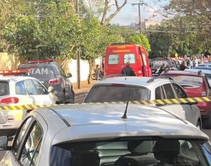 Jovem invade escola de Cambé e atira contra alunos; estudante morreu