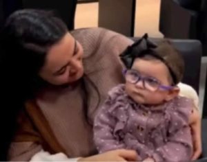 VÍDEO: Bebê de 8 meses enxerga pela primeira vez e emociona internet