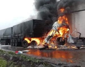 Tragédia: acidente deixa ao menos seis mortos em rodovia do Paraná
