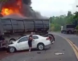 Acidente com 10 veículos deixa uma pessoa morta no Norte do Paraná