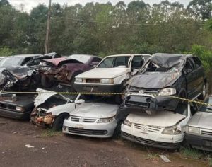 DER vai leiloar 772 sucatas de veículos recolhidas em rodovias do Paraná