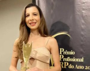 Servidora do HU de Londrina conquista Prêmio Profissional RP do Ano 2023