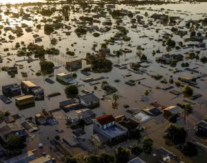 Defesa Civil confirma 100 mortes e mais de 300 cidades atingidas no RS