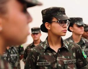 Mulheres brasileiras poderão se alistar no serviço militar aos 18 anos