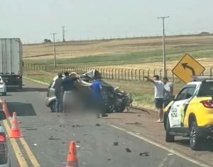 Casal morre e criança fica ferida após grave acidente na PR-323 em Londrina
