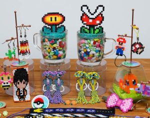 Colombiana empreende com pixel art na feira Londrina Criativa