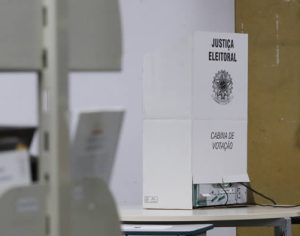 Abstenções, votos em branco e nulos formam a nova maioria