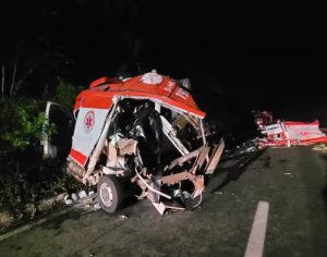 Três socorristas do SAMU e um paciente morrem após acidente no Paraná