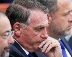 Bolsonaro e mais sete denunciados viram réus por tentativa de golpe
