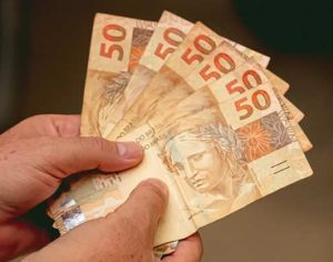 Nota Paraná deposita R$ 100 na conta de 431 moradores de Londrina