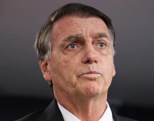 Moraes determina prisão domiciliar de Jair Bolsonaro