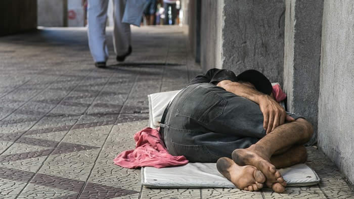proibe pessoas dormir rua