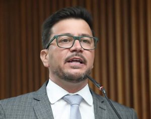 Apagões expõem fragilidade da Copel privatizada, critica deputado