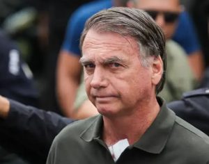 Alexandre de Moraes autoriza prisão domiciliar de Bolsonaro por 90 dias