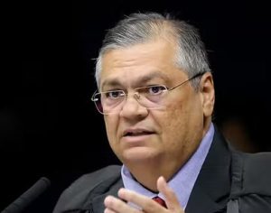 Flávio Dino acaba com aposentadoria compulsória e endurece punição a juízes