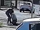 Professora salva homem preso em linha de trem em Apucarana; veja vídeo